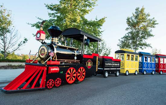 Trackless train